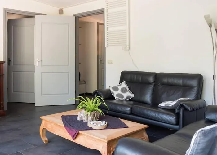 Luxe Recreatiebungalow 度假居 *